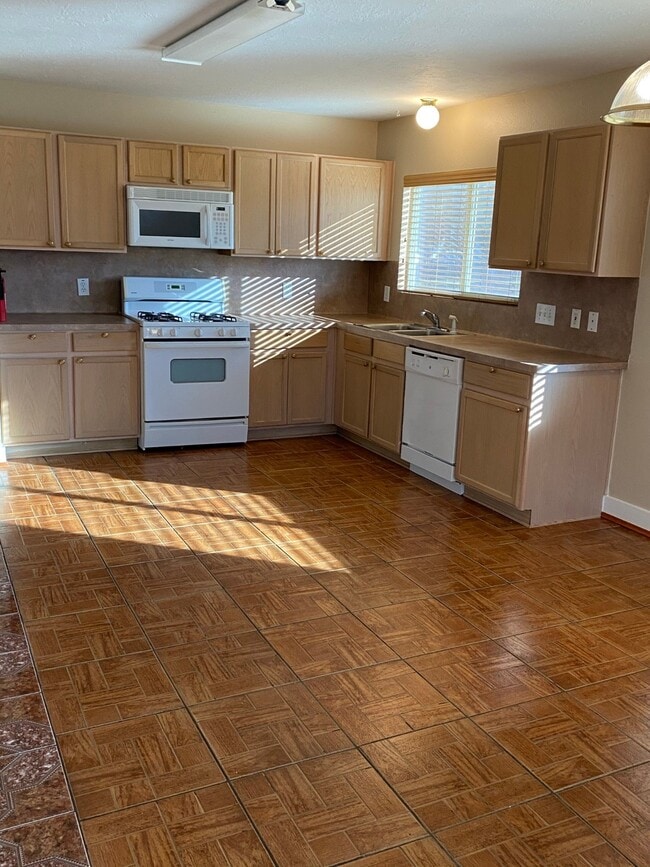 property at 19803 Falcon Hill Ct