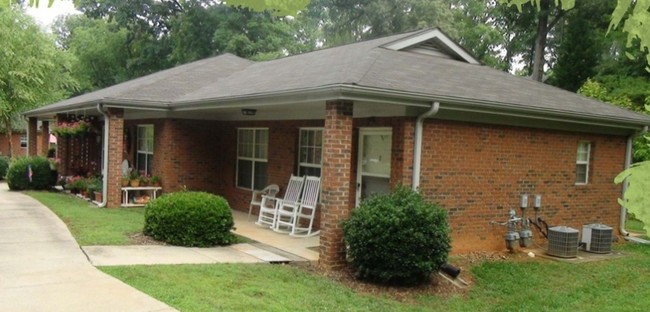 Forest Glen in Shelby, NC - Building Photo - Building Photo