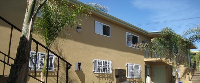 1167 Daisy Ave in Long Beach, CA - Foto de edificio - Building Photo