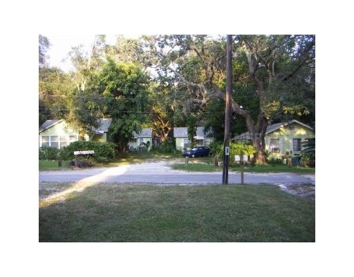 1527-1529 Sadlon Ave in Clearwater, FL - Building Photo