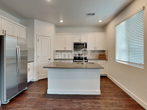 6627 S 42nd Dr in Phoenix, AZ - Foto de edificio - Building Photo