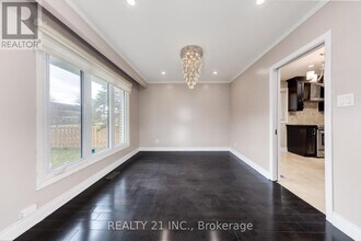 2 Chancery Ln in Toronto, ON - Building Photo - Building Photo