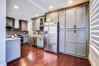 4415 Bradley Ln in Chevy Chase, MD - Foto de edificio - Building Photo