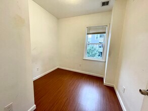 93 Hillside St, Unit 2 in Boston, MA - Foto de edificio - Building Photo