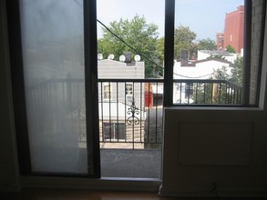 5616 Waldron St in Flushing, NY - Building Photo - Building Photo