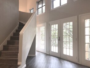 9201 Simmons Rd in Austin, TX - Building Photo - Building Photo