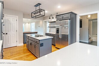 838 Lake Forest Pkwy in Louisville, KY - Building Photo - Building Photo