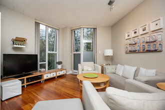 1475 Strathmore Mews in Vancouver, BC - Building Photo - Building Photo