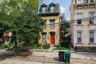 434 Elizabeth St, Unit 2 in Cincinnati, OH - Building Photo - Building Photo