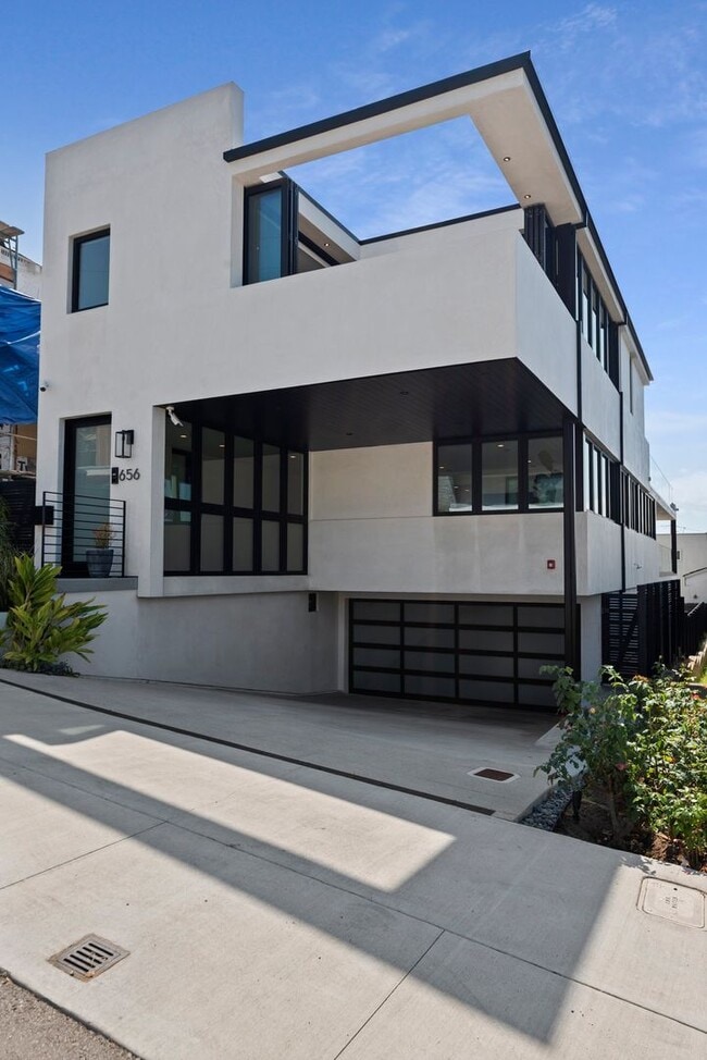 656 24th Pl in Hermosa Beach, CA - Building Photo - Building Photo