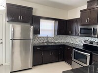 912 E Myrtle Beach Ave, Unit Apt #3 in McAllen, TX - Foto de edificio - Building Photo