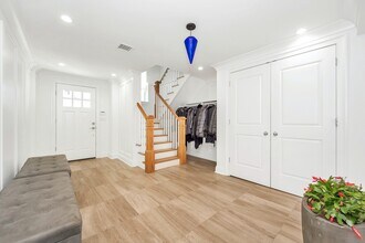 1 Home Pl in Greenwich, CT - Building Photo - Building Photo
