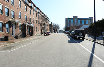 95 Pleasant St in Manchester, NH - Foto de edificio - Building Photo