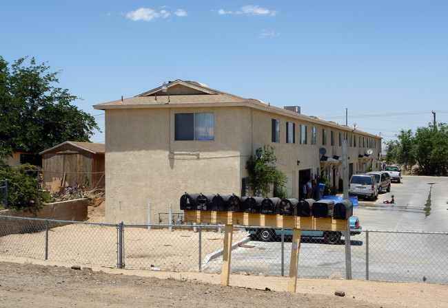 Luxor Apartments in Hesperia, CA - Building Photo - Building Photo