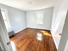 215 Alexander St in Newark, NJ - Building Photo - Building Photo