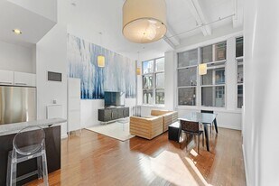 88 Kingston St in Boston, MA - Building Photo