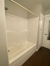 12415 NE 130th Ct in Kirkland, WA - Building Photo - Building Photo
