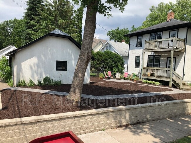 256 Russell Ave S in Minneapolis, MN - Building Photo - Building Photo