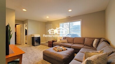 319 4th St N in Hudson, WI - Building Photo - Building Photo