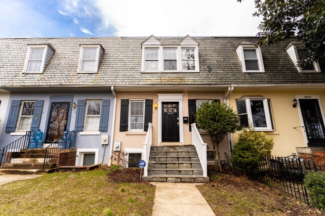 3807 S St NW in Washington, DC - Building Photo - Building Photo