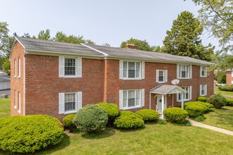 Locust Garden Apartments in Lockport, NY - Building Photo - Building Photo