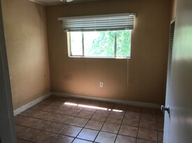 1301 S Armstrong Ave in Bartlesville, OK - Building Photo