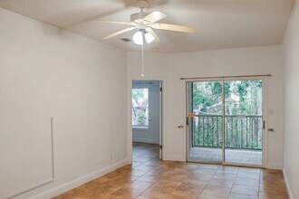 8829 Coral Palms Ct, Unit B in Kissimmee, FL - Foto de edificio - Building Photo