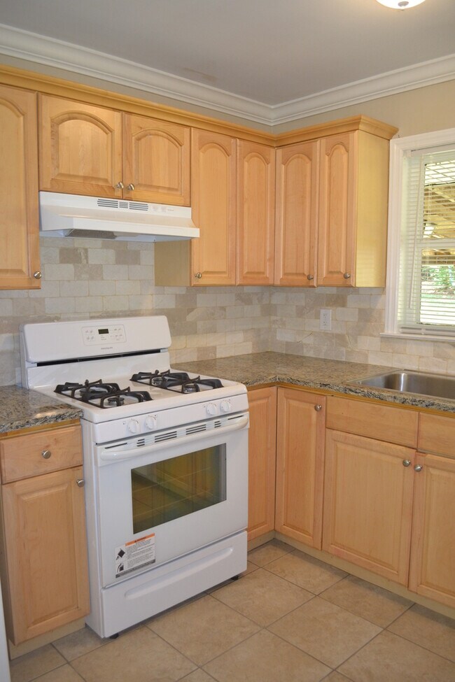 1161 Oakview Dr in Smyrna, GA - Building Photo - Building Photo