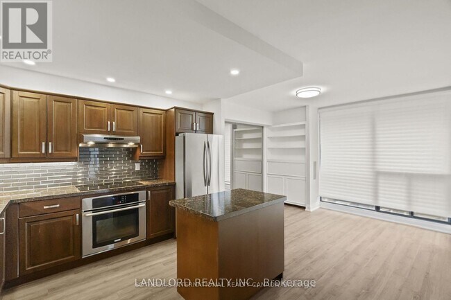 property at 33-2233 Harbour Square