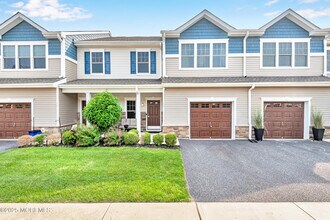 17 Rockingham Way in Manchester Township, NJ - Building Photo - Building Photo