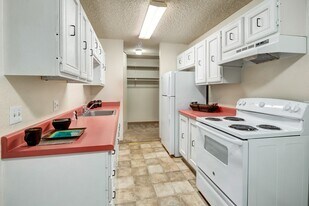 Quiet Creek in Anchorage, AK - Building Photo