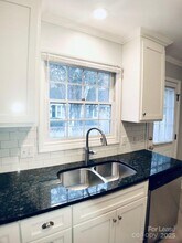 1948 Lynnwood Dr in Charlotte, NC - Foto de edificio - Building Photo