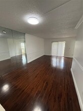 862 NE 209th St in North Miami Beach, FL - Building Photo - Building Photo