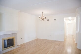 501 Saddlebrook Ln in Vernon Hills, IL - Building Photo - Building Photo