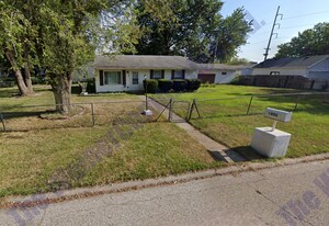 1806 Southwood Dr in Champaign, IL - Building Photo