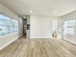 14532 Dickens St in Los Angeles, CA - Building Photo - Building Photo