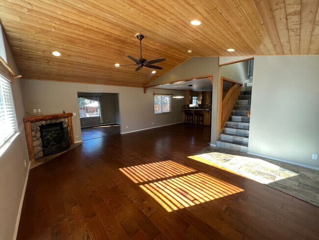 1978 Arrowhead Ave in South Lake Tahoe, CA - Building Photo - Building Photo