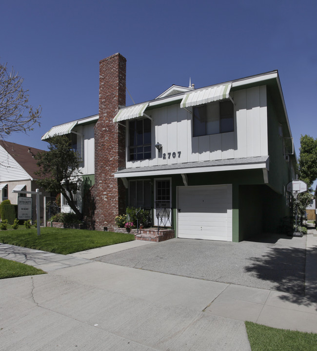 2707 W Clark Ave in Burbank, CA - Building Photo