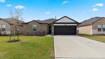 3521 Rockefeller Rd in Texas City, TX - Building Photo