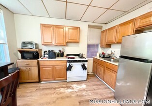 1572 Tremont St in Boston, MA - Building Photo - Building Photo