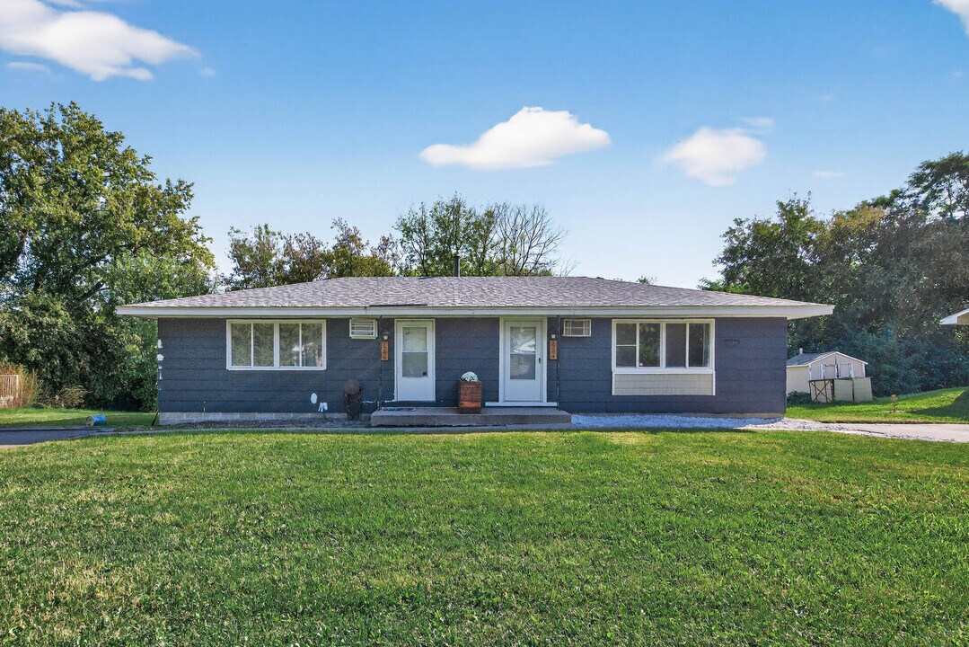 5294 Raymond Ave in Mounds View, MN - Building Photo