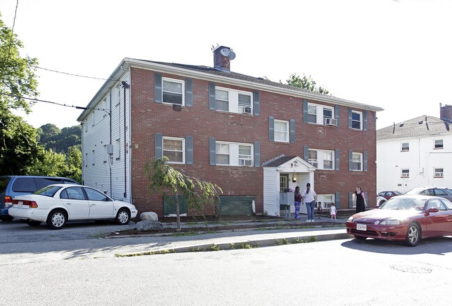 Stackpole Street Apartments in Lowell, MA - Foto de edificio - Building Photo