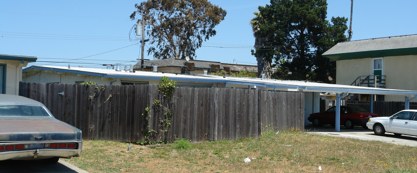 4433 Overend Ave in Richmond, CA - Foto de edificio