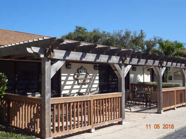 501 East Bay Dr in Largo, FL - Building Photo - Building Photo