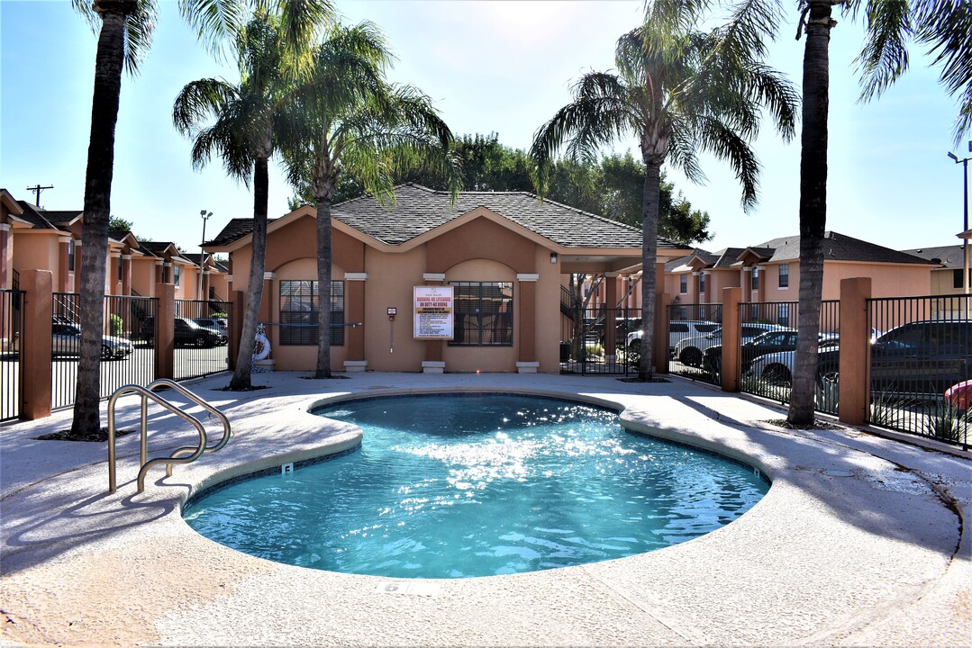 Villas Laredo in Laredo, TX - Foto de edificio