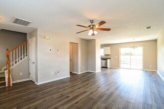 913 River Trail Rd in Lowell, NC - Foto de edificio - Building Photo