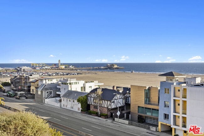 1362 Palisades Beach Rd in Santa Monica, CA - Building Photo - Building Photo