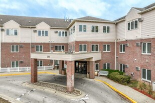 The Gardens Independent Plus in Des Moines, IA - Building Photo