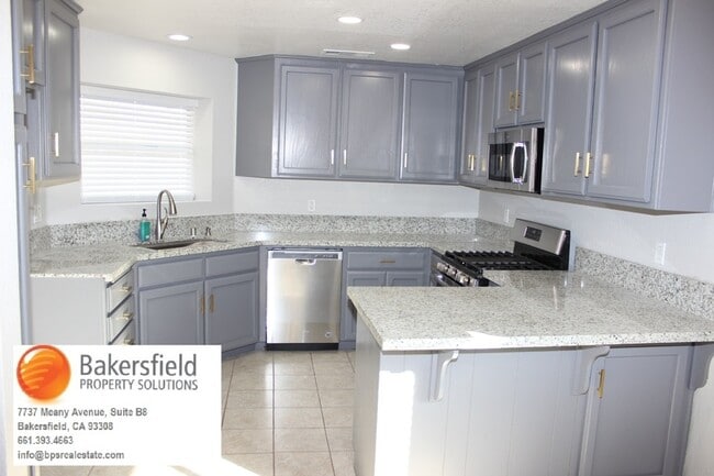 10904 Via Vista in Bakersfield, CA - Building Photo - Building Photo