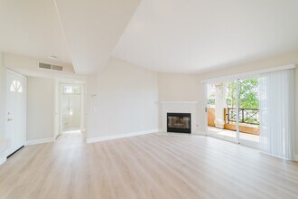 7001 Ballena Way in Carlsbad, CA - Building Photo - Building Photo